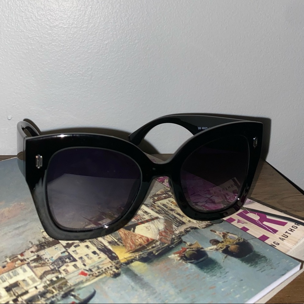 Cat eye sunglasses